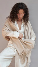 Load image into Gallery viewer, Big scarf 100% cashmere with fringes Sand color
