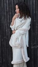 Load image into Gallery viewer, Super soft jacquard scarf with fake fur
