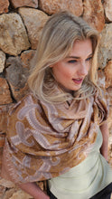 Load image into Gallery viewer, Thin cashmere all over embroidered camel, light blue soft rose
