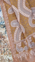 Load image into Gallery viewer, Thin cashmere all over embroidered camel, light blue soft rose
